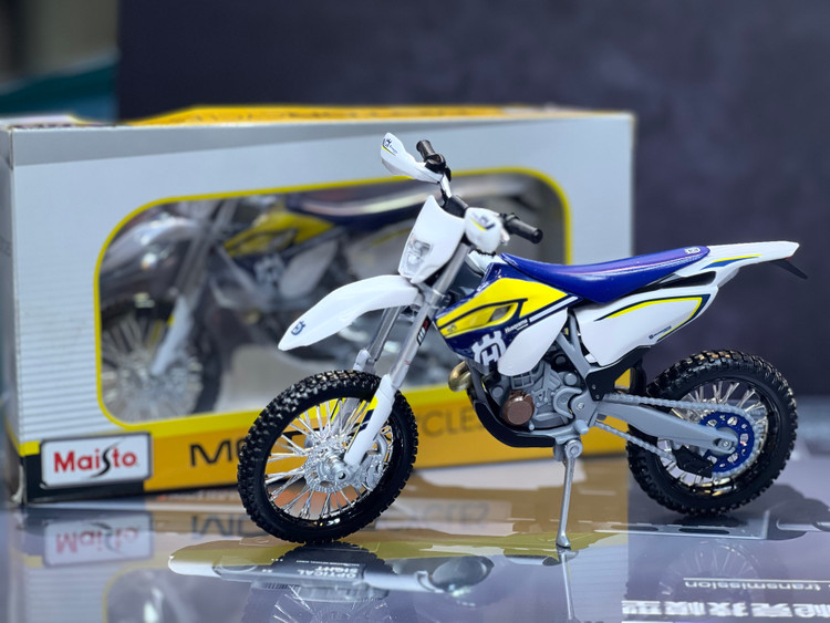 ماکت موتور سیکلت Husqvarna مقیاس ۱:۱۲ برند Maisto فلزی