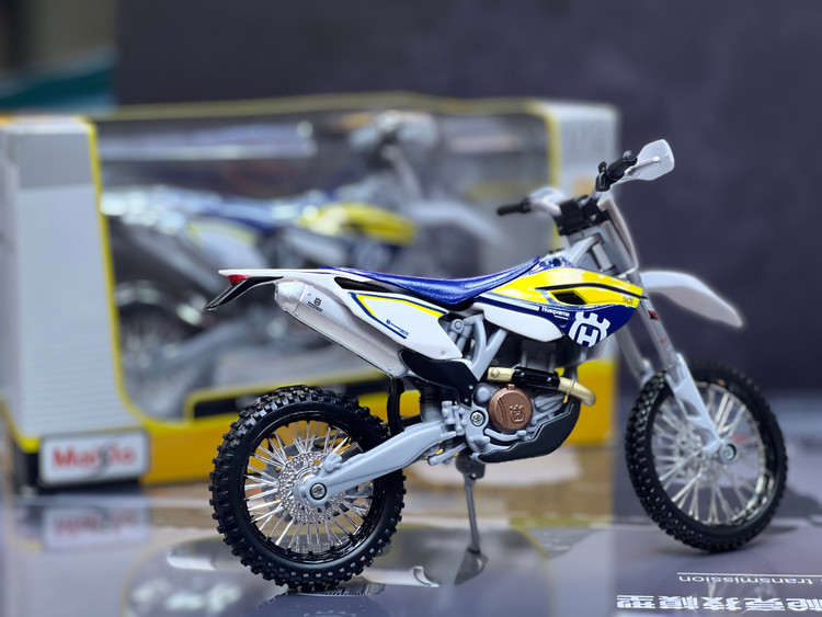 ماکت موتور سیکلت Husqvarna مقیاس ۱:۱۲ برند Maisto فلزی
