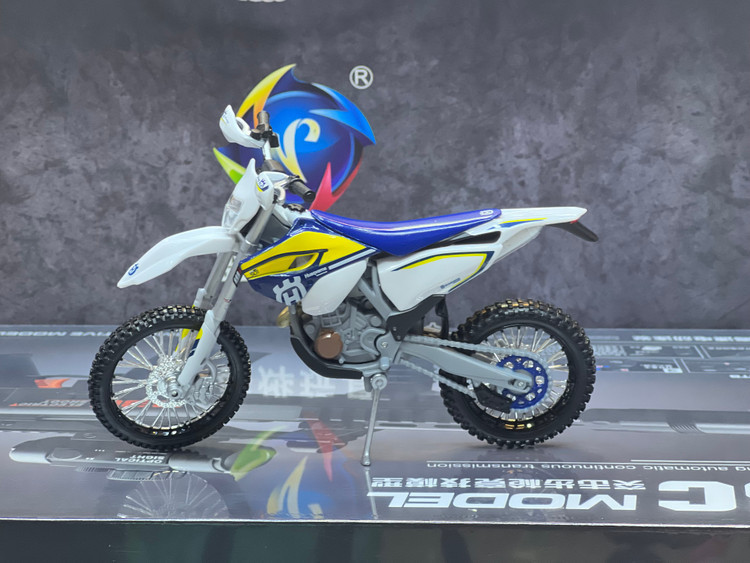 ماکت موتور سیکلت Husqvarna مقیاس ۱:۱۲ برند Maisto فلزی