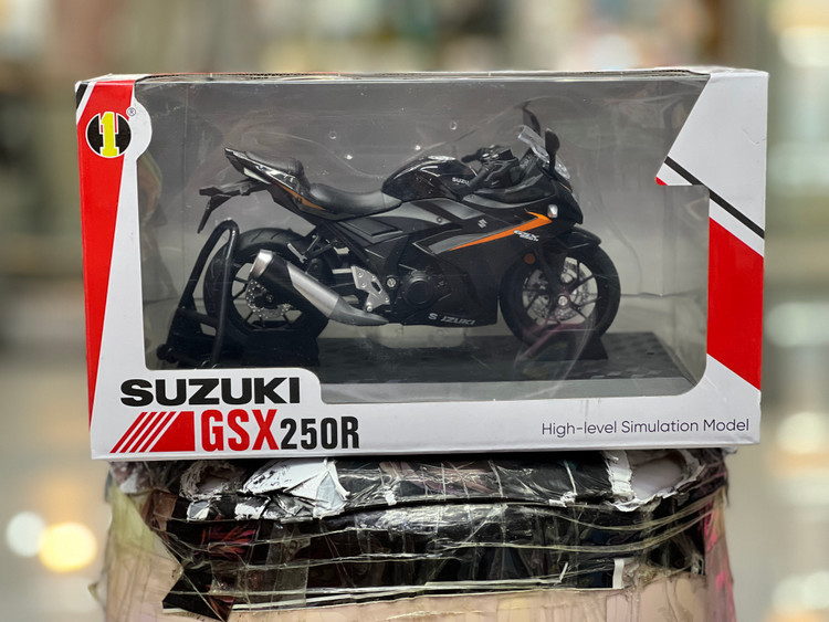 ماکت فلزی موتور سوزوکی. GSX. ۱/۱۲
