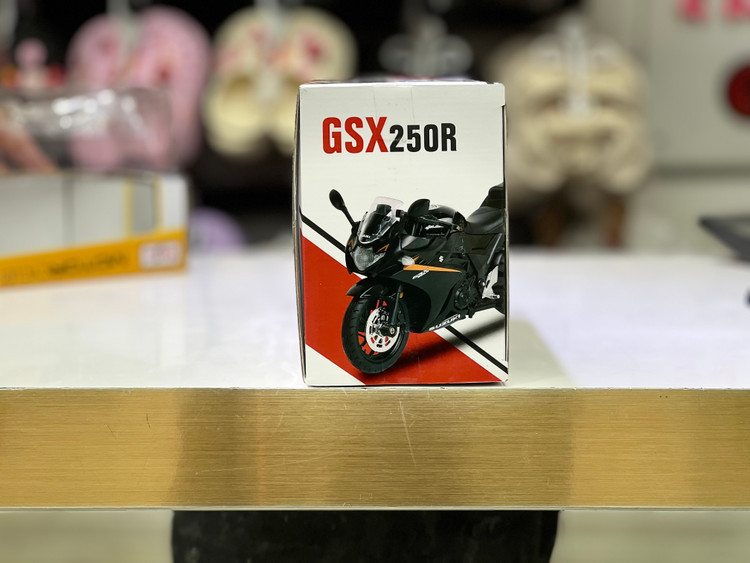 ماکت فلزی موتور سوزوکی. GSX. ۱/۱۲
