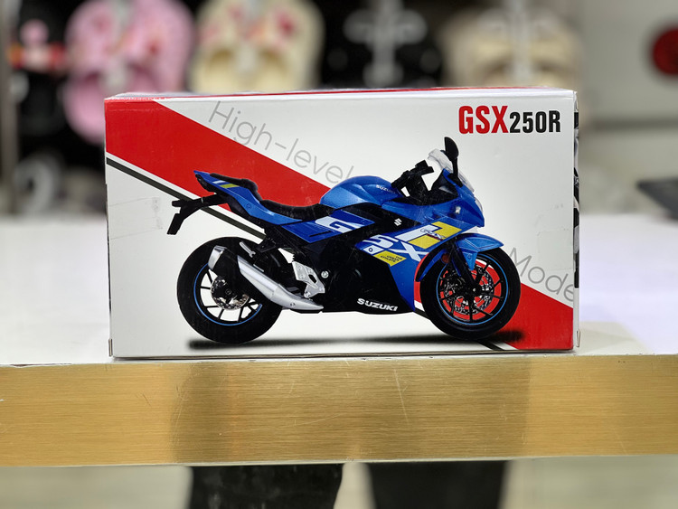 ماکت فلزی موتور سوزوکی. GSX. ۱/۱۲