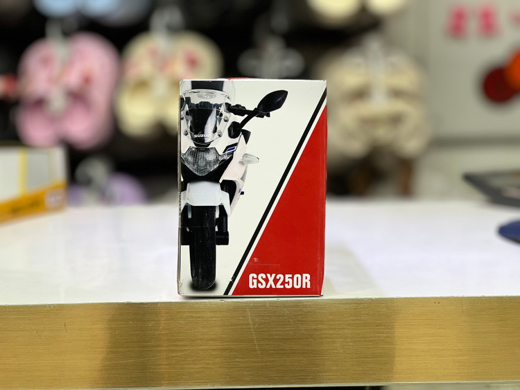 ماکت فلزی موتور سوزوکی. GSX. ۱/۱۲